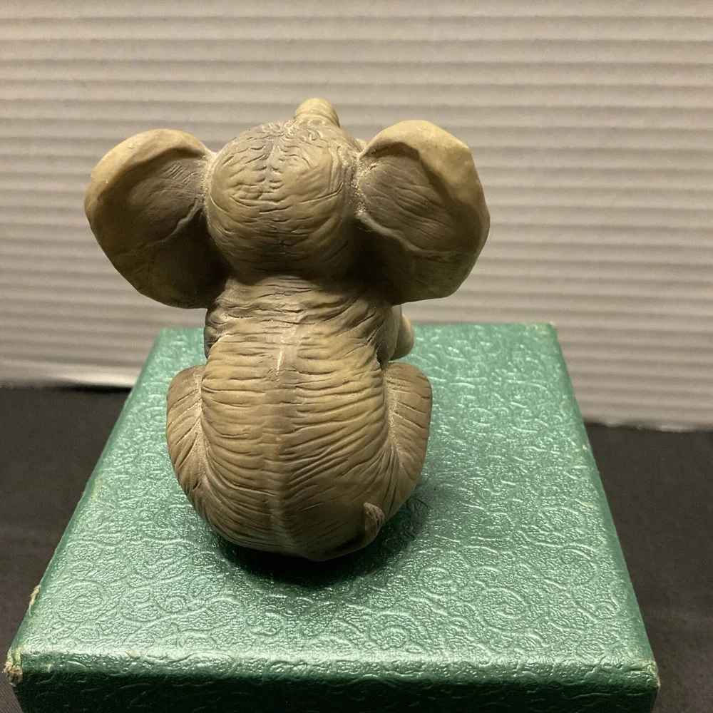 Baby‎ African Elephant Figurine Eating Hamilton Collection